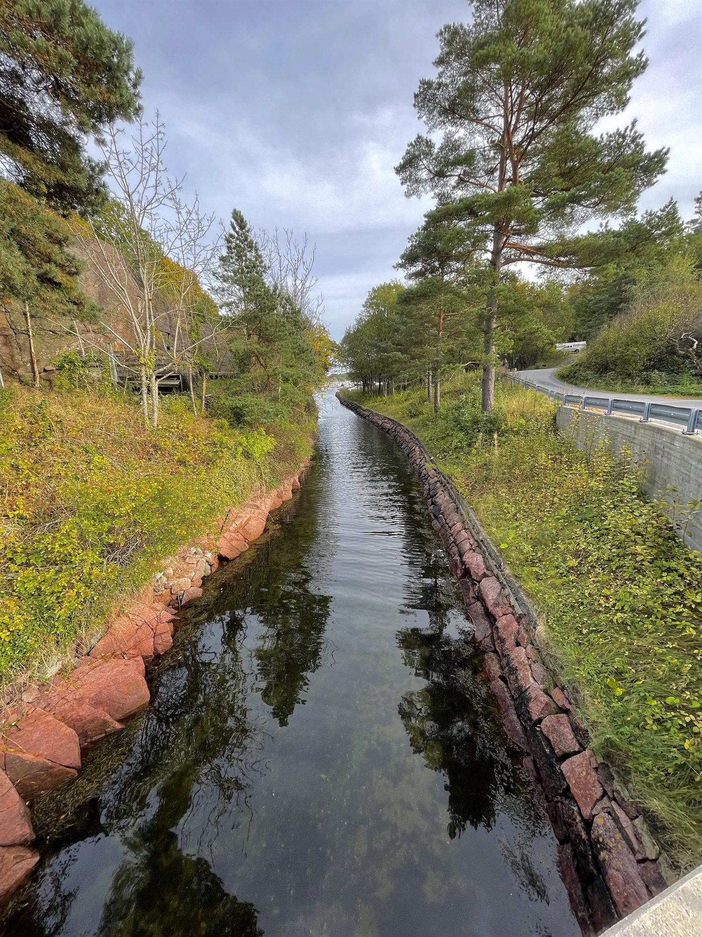 Hesneskanalen sett fra broen på vei til Marivold